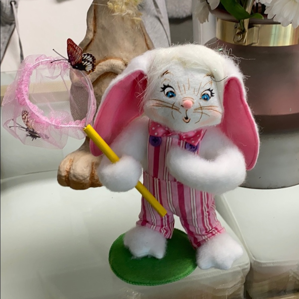 Annalee spring bunny with butterfly catcher
